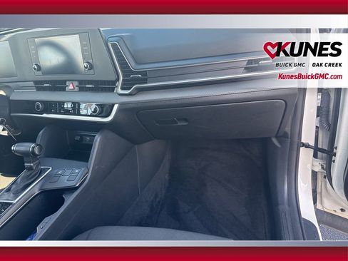 Used 2024 Kia Sportage LX image 15