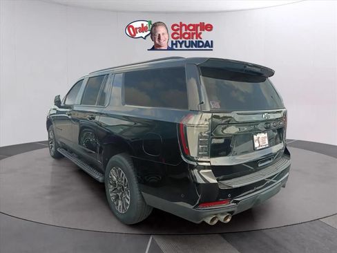 Used 2025 Chevrolet Suburban Z71 w/ Comfort Package AWD/4WD image 2