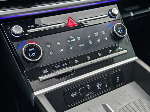 Used 2024 Hyundai Santa Fe Limited image 23