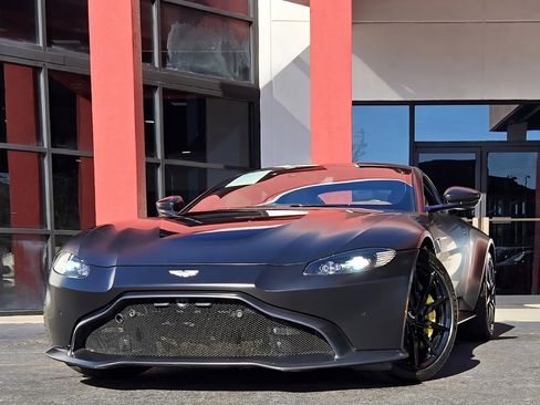 Used 2020 Aston Martin V8 Vantage Coupe image 1