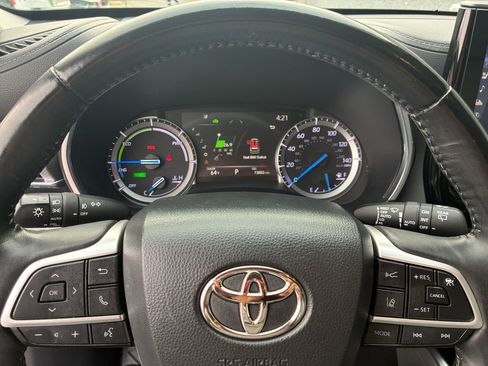 Used 2022 Toyota Highlander Platinum image 11
