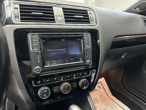 Used 2017 Volkswagen Jetta GLI FWD image 17