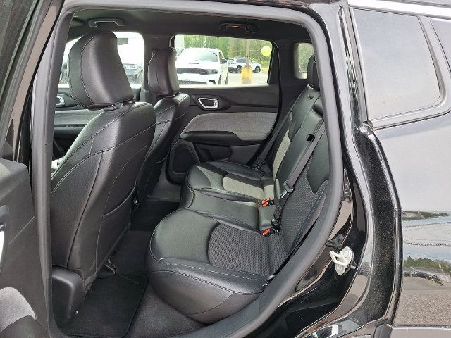 Used 2024 Jeep Compass Latitude AWD/4WD image 10