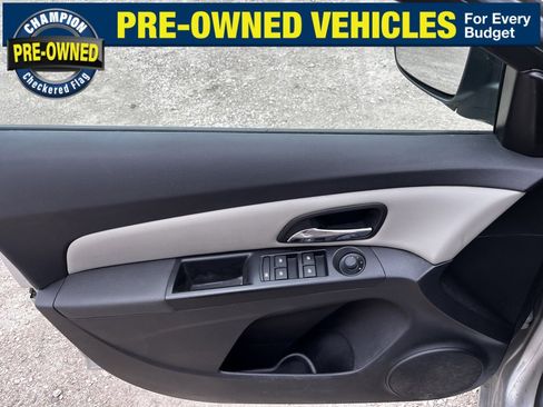 Used 2014 Chevrolet Cruze LS image 16