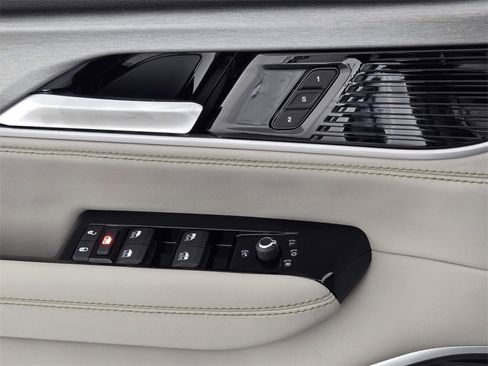 New 2025 Jeep Wagoneer L Series II image 21