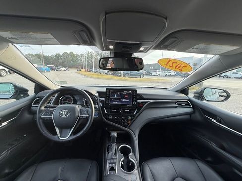 Used 2021 Toyota Camry XLE image 12