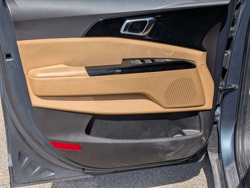 Used 2024 Kia Carnival EX FWD image 20