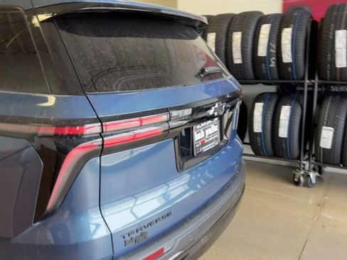Used 2024 Chevrolet Traverse LT w/ Midnight/Sport Edition image 6
