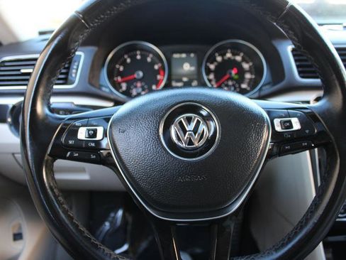 Used 2019 Volkswagen Passat 2.0T SE R-Line FWD image 10