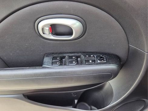 Used 2014 Kia Soul FWD image 30