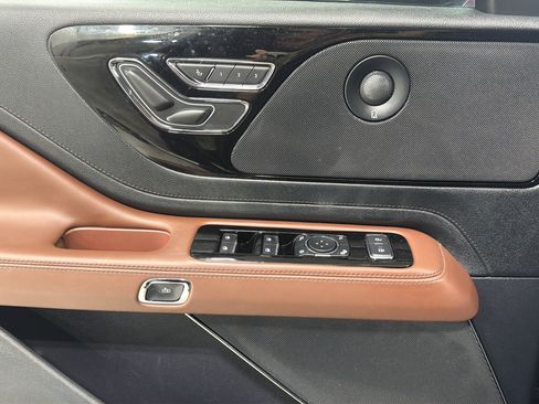 Used 2025 Lincoln Aviator Reserve w/ Illumination Package RWD image 10