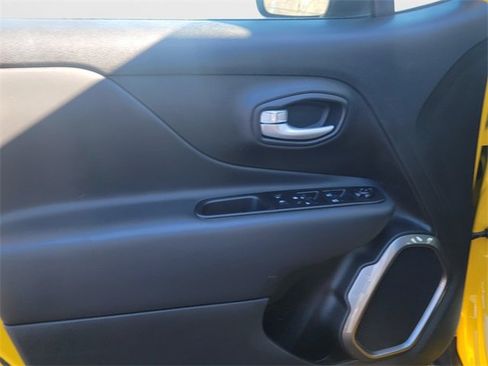 Certified 2023 Jeep Renegade Latitude image 12