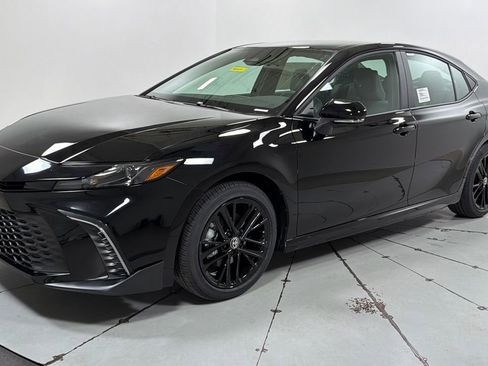 New 2026 Toyota Camry SE image 1