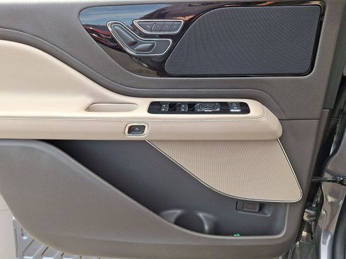 Used 2022 Lincoln Aviator AWD w/ Premium Package image 10