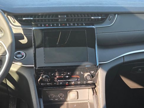 New 2025 Jeep Grand Cherokee Laredo image 3