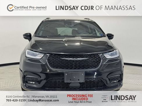 Certified 2025 Chrysler Pacifica Limited FWD image 3