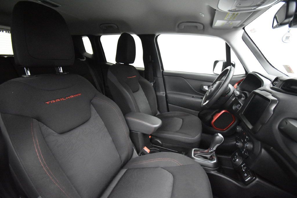 Used 2023 Jeep Renegade Trailhawk w/ Trailer Tow Group AWD/4WD image 15