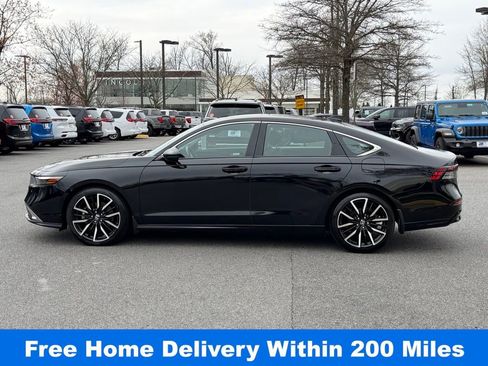 Used 2023 Honda Accord Touring image 9