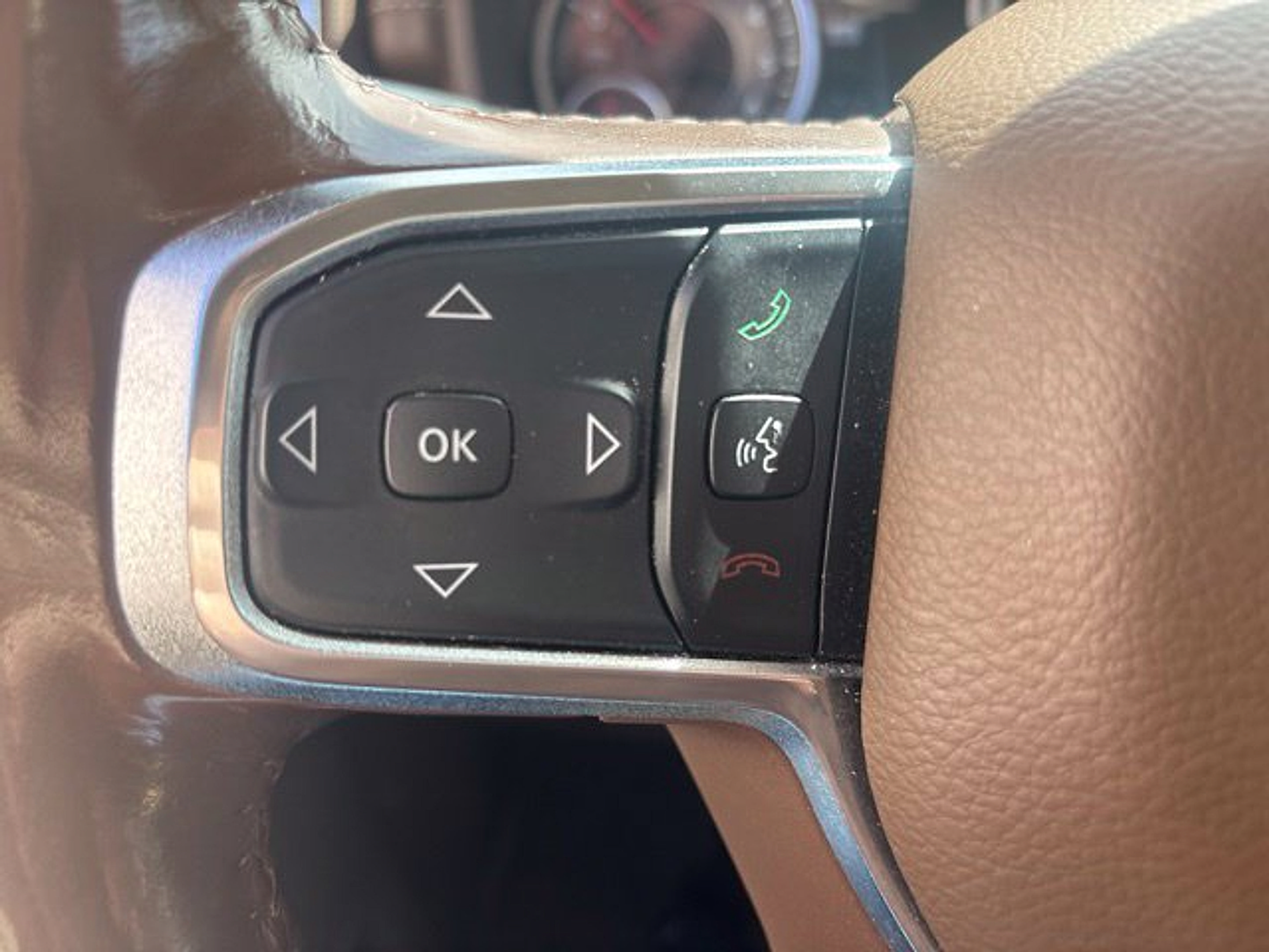 Used 2019 RAM 1500 Laramie AWD/4WD image 14
