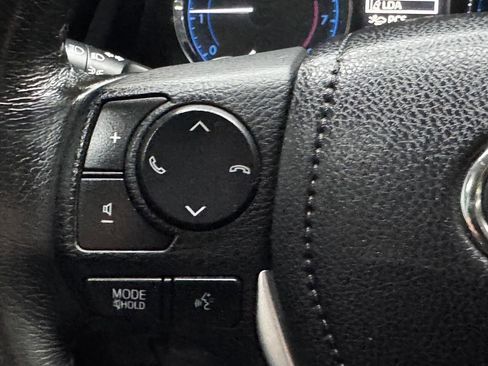 Used 2019 Toyota Corolla SE w/ Carpet Mat Package (TMS) FWD image 30