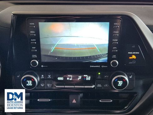Used 2022 Toyota Highlander XLE FWD image 25