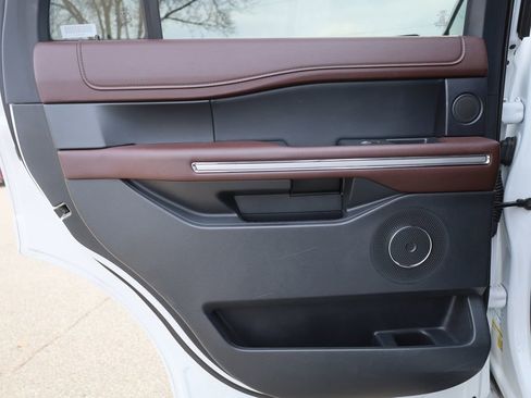 Used 2024 Ford Expedition Limited image 34