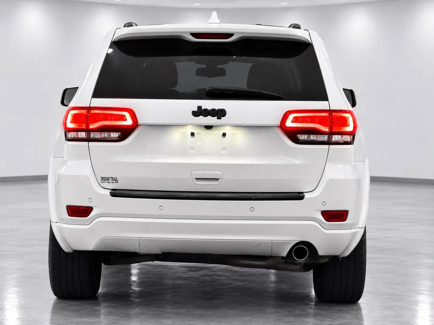 Used 2018 Jeep Grand Cherokee Altitude RWD image 5