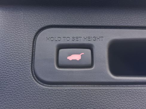 Used 2025 Honda Pilot TrailSport image 31