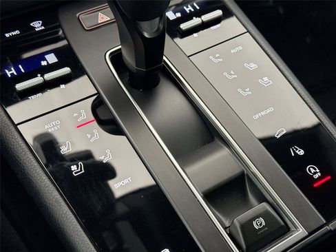 Used 2024 Porsche Macan Turbo image 25