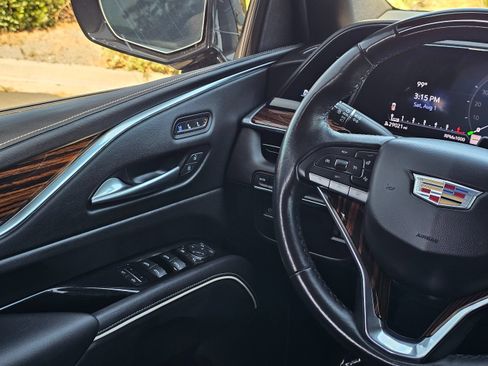 Used 2023 Cadillac Escalade Premium Luxury RWD image 36