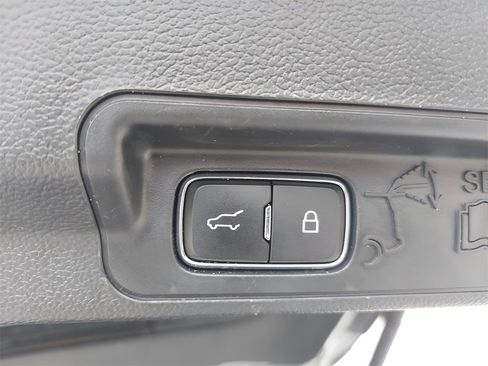 Used 2023 Ford Explorer XLT w/ Equipment Group 202A image 27