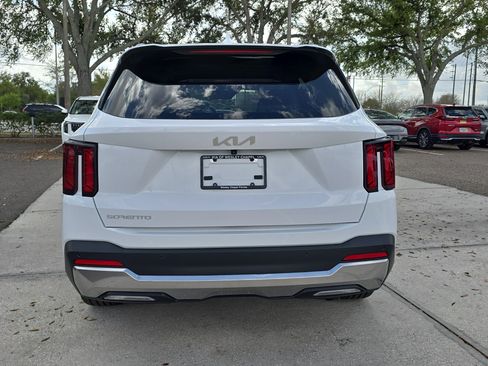 Certified 2025 Kia Sorento EX image 6