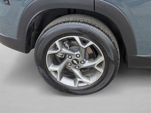 Used 2025 Chevrolet Trax LT image 28
