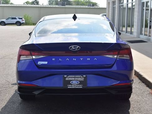 Used 2023 Hyundai Elantra SEL w/ Convenience Package FWD image 9