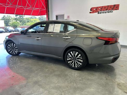 Used 2025 Nissan Altima 2.5 SV FWD image 6
