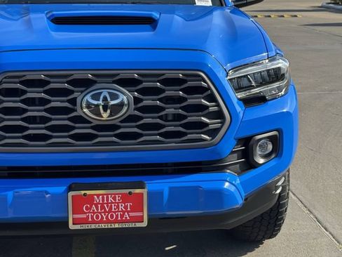 Used 2021 Toyota Tacoma TRD Sport w/ Technology Package RWD image 4