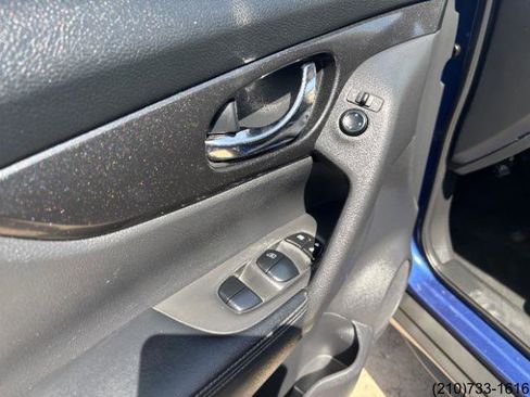 Used 2020 Nissan Rogue SV FWD image 16