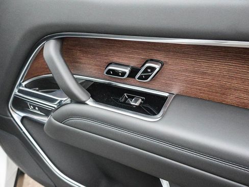New 2025 Land Rover Range Rover SE AWD/4WD image 18