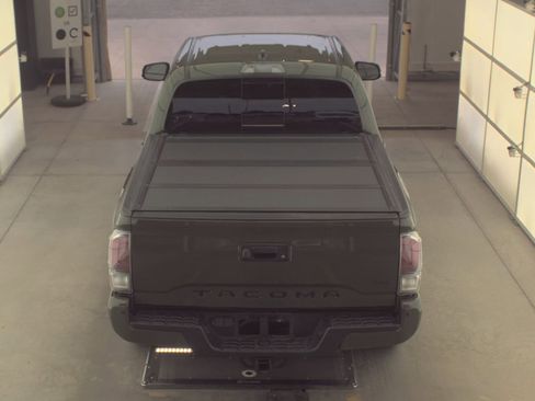 Used 2022 Toyota Tacoma TRD Off-Road image 6