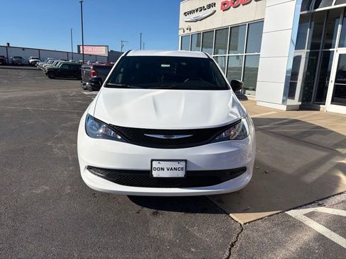 New 2026 Chrysler Voyager LX image 9