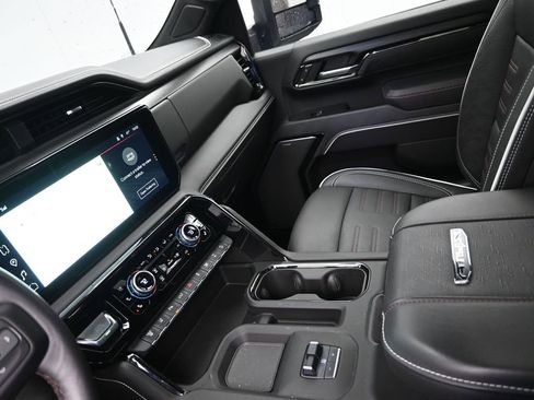 Used 2024 GMC Sierra 2500 AT4X w/ AT4X AEV Edition image 21