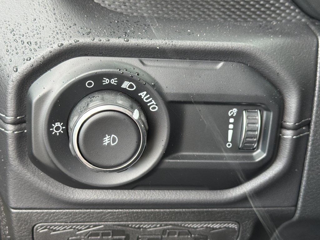 Used 2025 Jeep Wrangler Unlimited Rubicon 392 AWD/4WD image 33