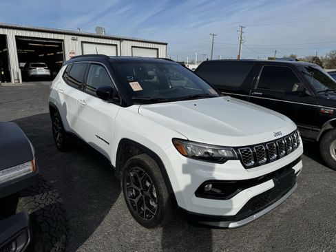 Used 2025 Jeep Compass Limited AWD/4WD image 1