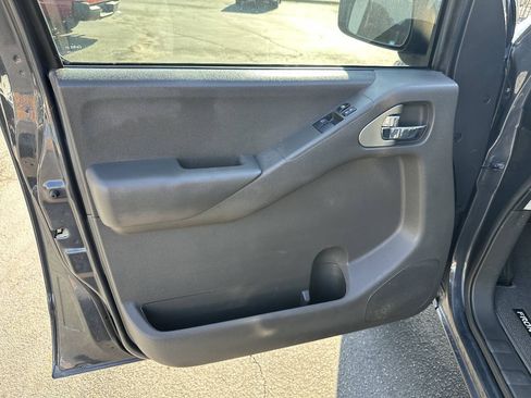 Used 2013 Nissan Frontier SV AWD/4WD image 10