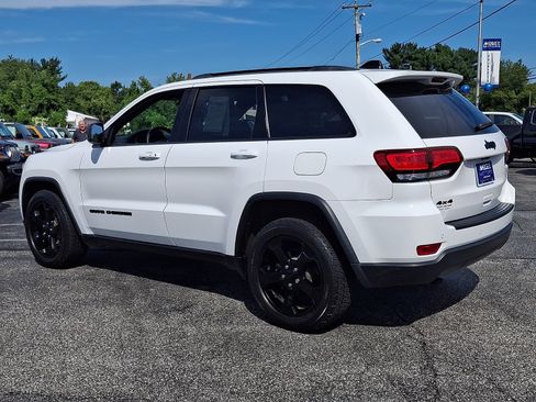 Used 2019 Jeep Grand Cherokee Laredo AWD/4WD image 4