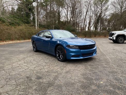Used 2020 Dodge Charger SXT w/ Blacktop Package image 3