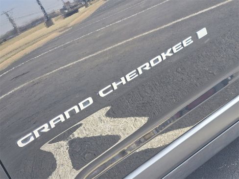 Used 2023 Jeep Grand Cherokee L Limited w/ Luxury Tech Group II image 13