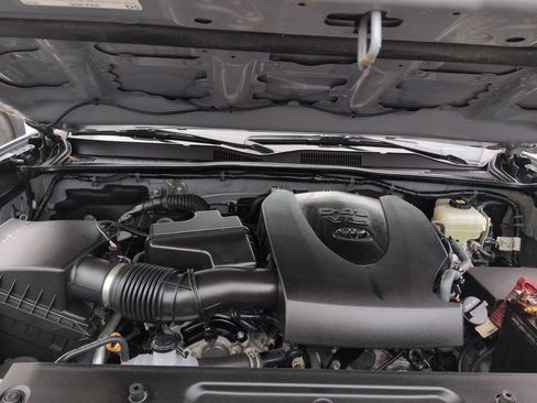 Used 2021 Toyota Tacoma TRD Off-Road w/ TRD Premium Off Road Package AWD/4WD image 31