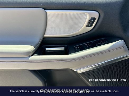Used 2025 Ford Expedition Active AWD/4WD image 11