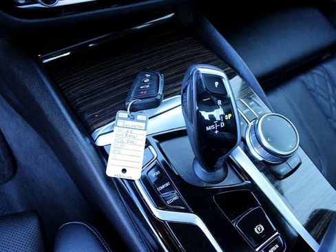 Used 2022 BMW 530i w/ Convenience Package image 14